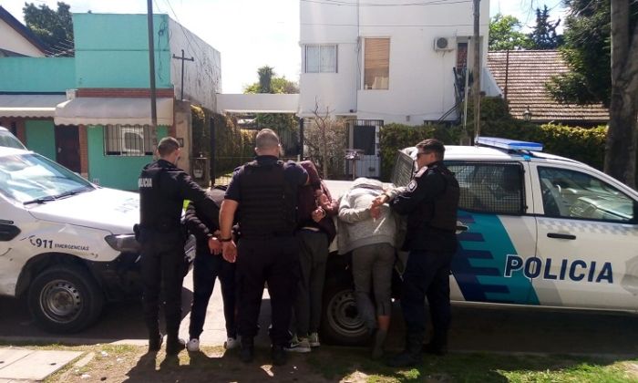 La Plata – Entradera: la policía detuvo a tres ladrones paraguayos, en pleno robo